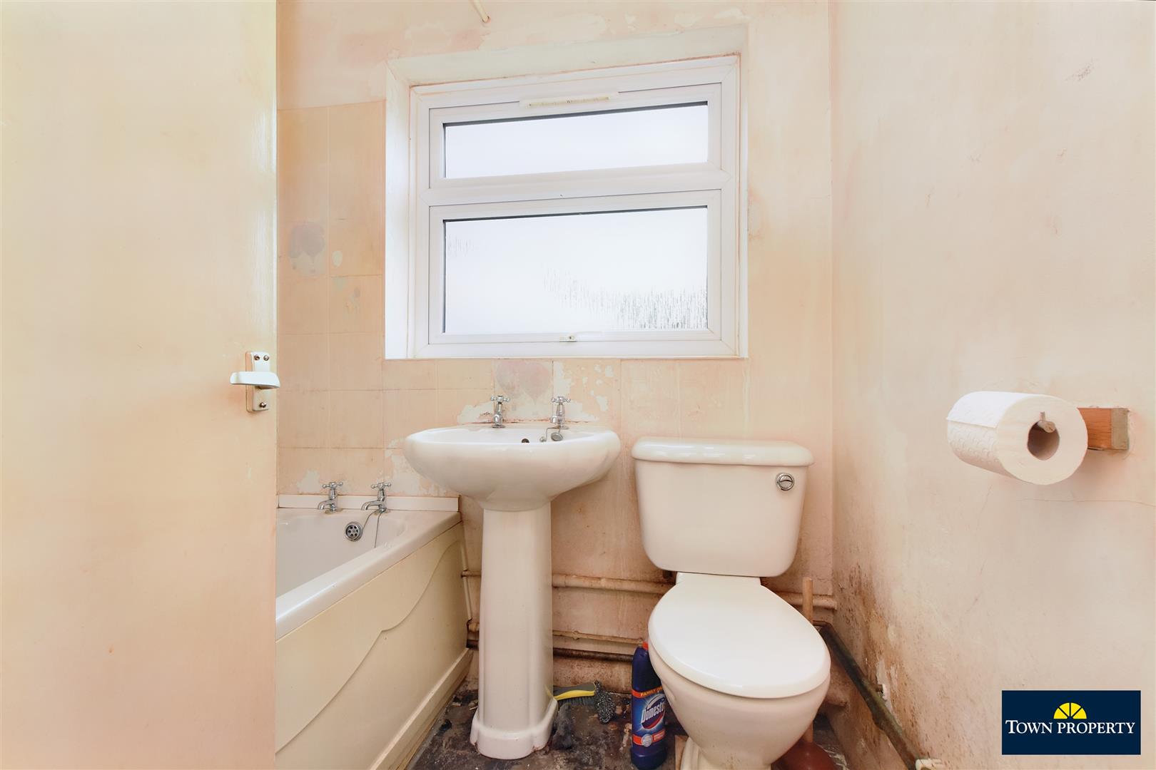 Property Details for Carew Road Eastbourne BN21 2JG Town Property